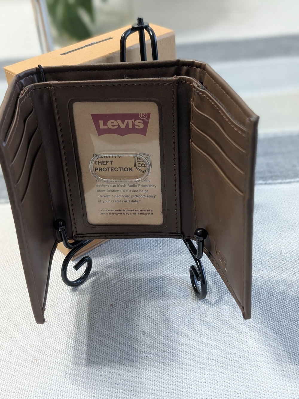 Levi’s Brown Leather Bifold Wallet, RFID Protection - Picture 3 of 7